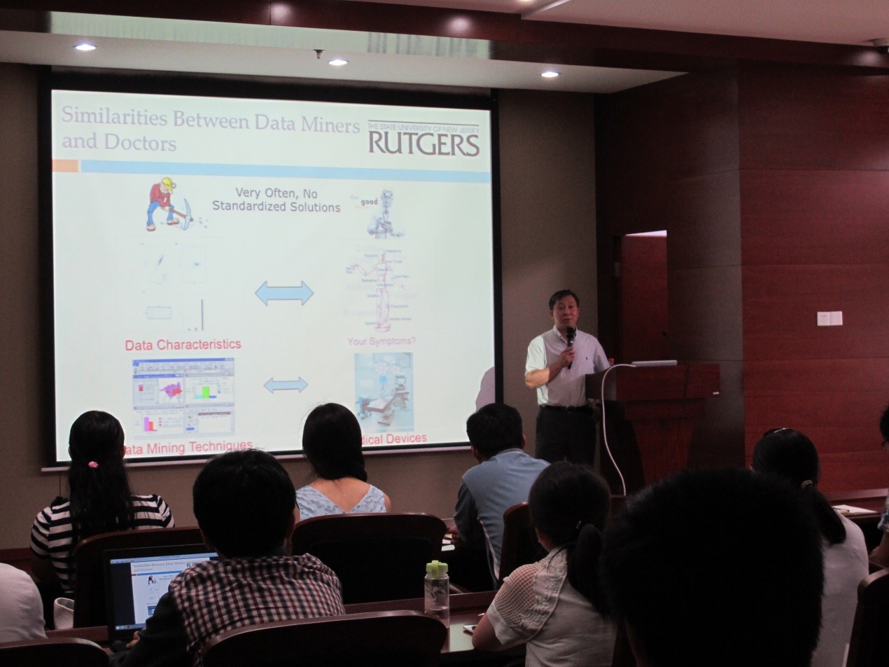 美国罗格斯－新泽西州立大学商学院熊辉教授来实验室交流访问